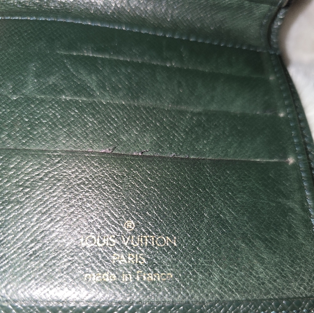 Louis Vuitton Mens Taiga Bifold wallet - Picture 6 of 7